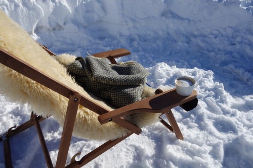 Haus-am-Bach_Liegestuhl_Winter